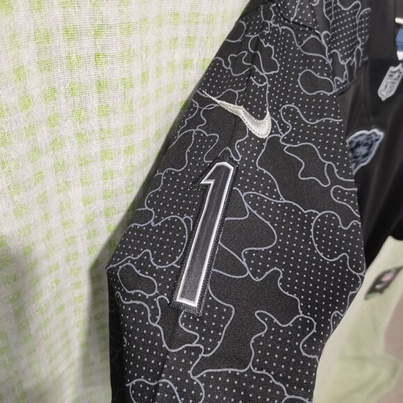 Justin Fields Black Chicago Bears No 1 Jersey - Picture 11 of 11